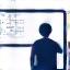 Person vor einem Whiteboard